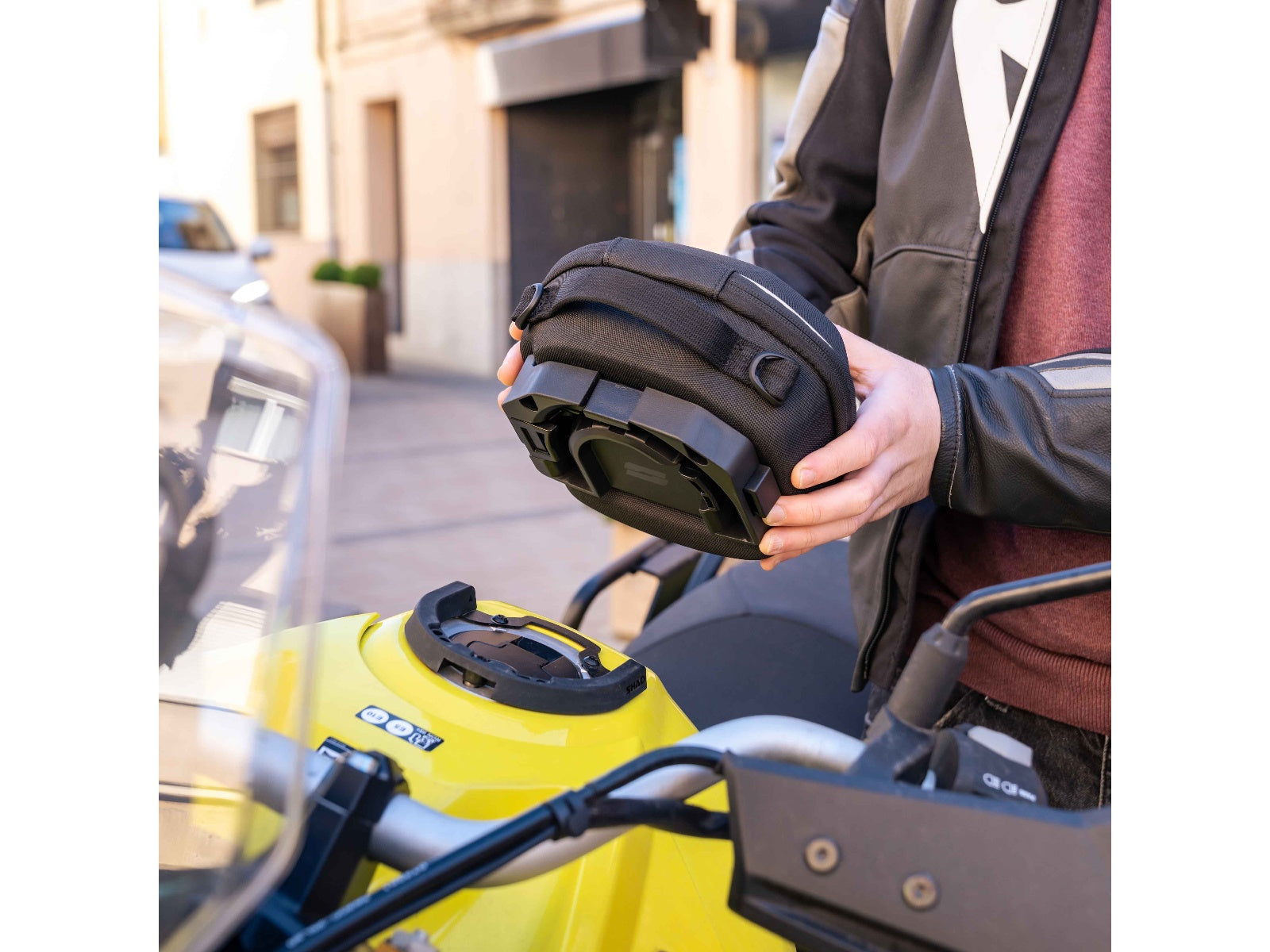 SHAD E02 Click System Tank Bag