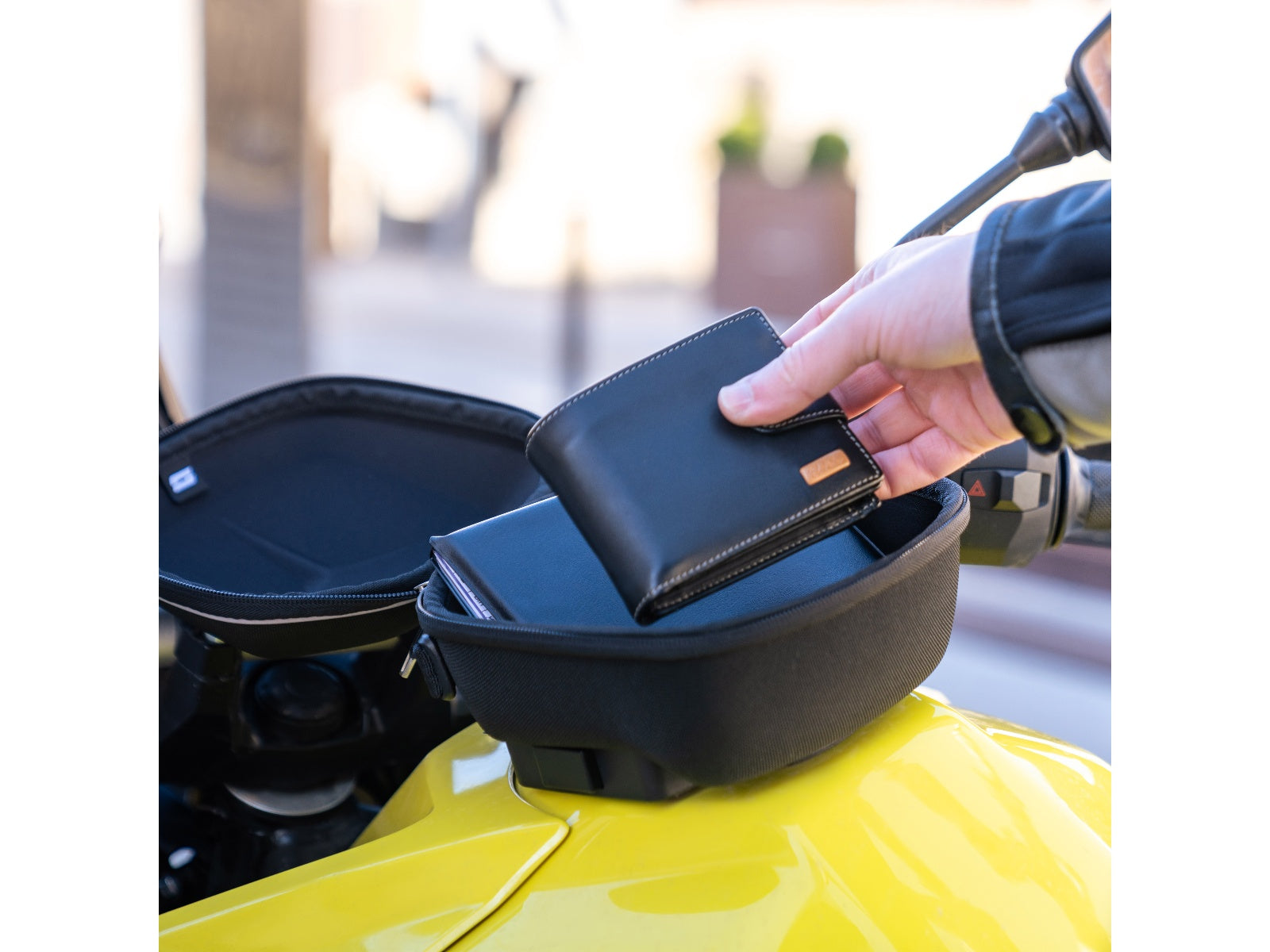 SHAD E02 Click System Tank Bag